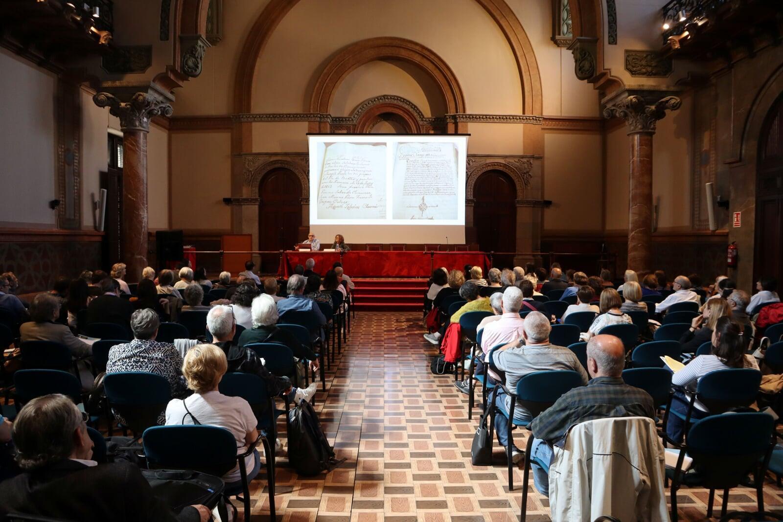 La Basílica Catedral de la Santa Creu i Santa Eulàlia: espai funerari i espai de vida